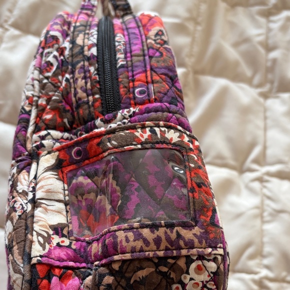 Vera Bradley floral Bag with White Wipeable Lining - Picture 2 of 13